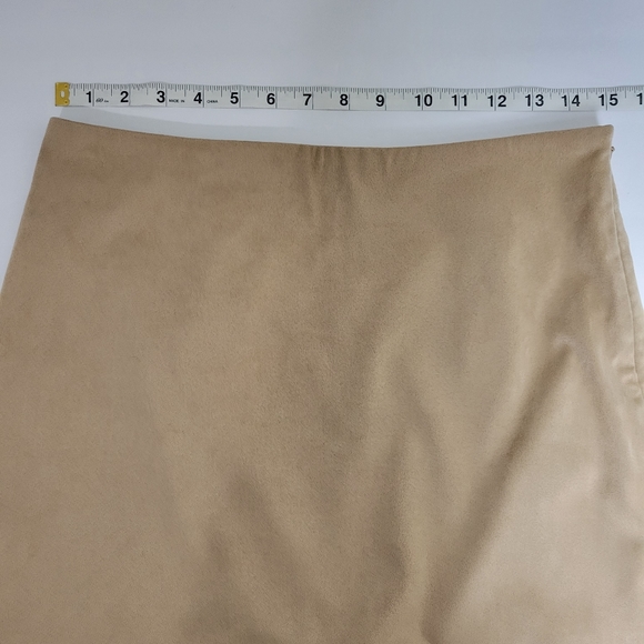 Forever 21 Micro Suede / Faux Suede Tan Beige Mini Skirt Size M Lightweight - Picture 7 of 8